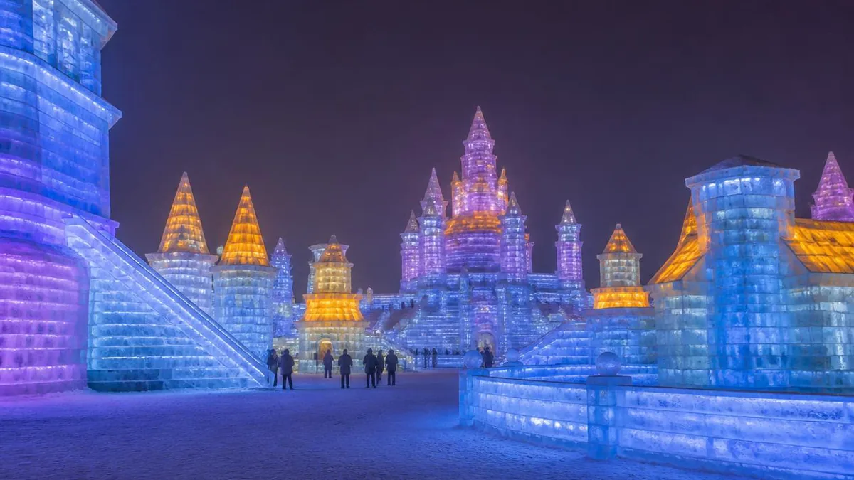 ハルビン氷雪大世界：融けるために建てられる街
