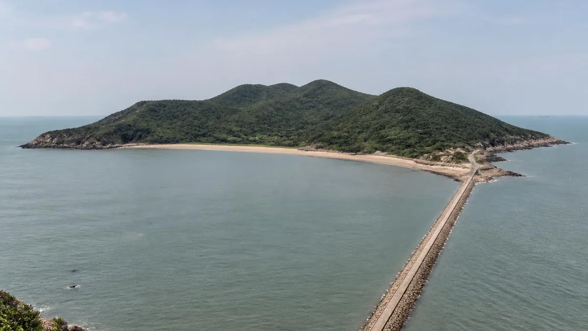 Lian Island: A Han Border Stone at the Top of the Beach