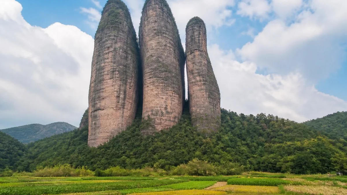 Mount Jianglang and Nianbadu: Three Slabs of Rock and Thirteen Dialects