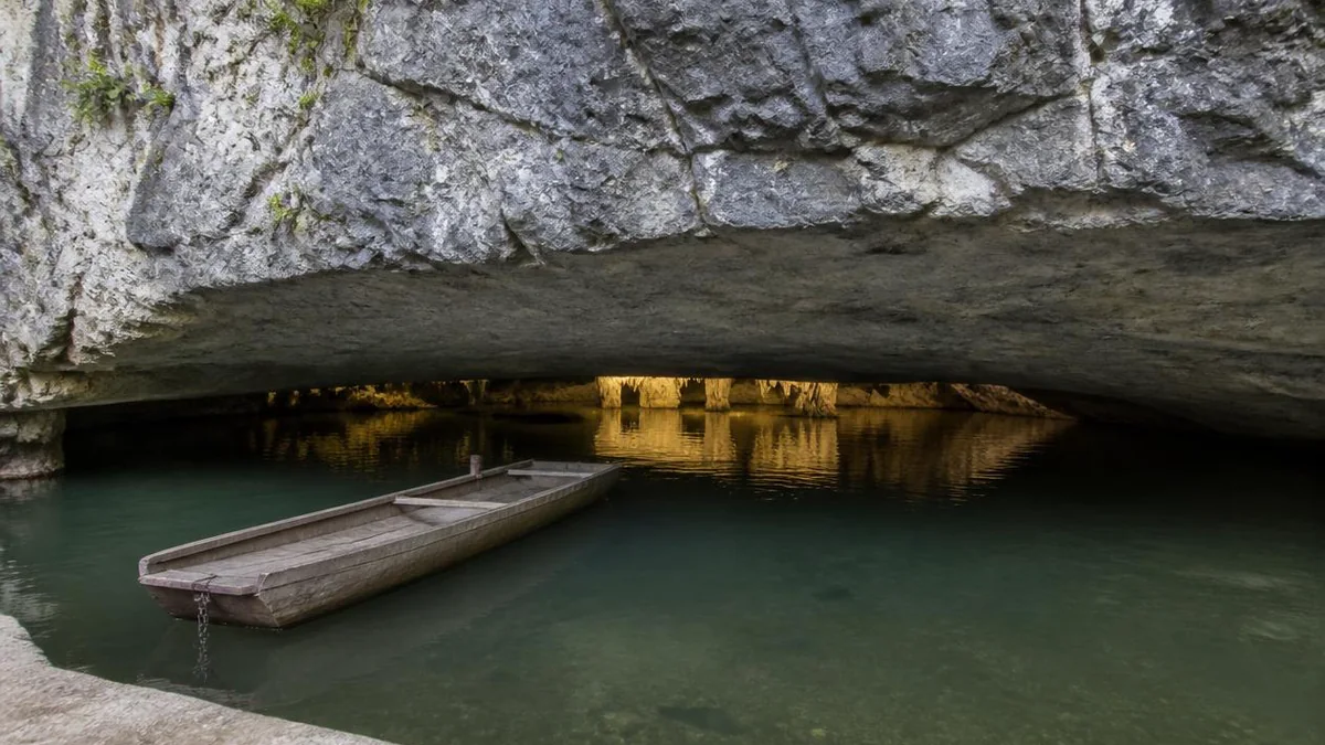 Shuanglong Cave: The Ten Metres Everyone in China Has Read About