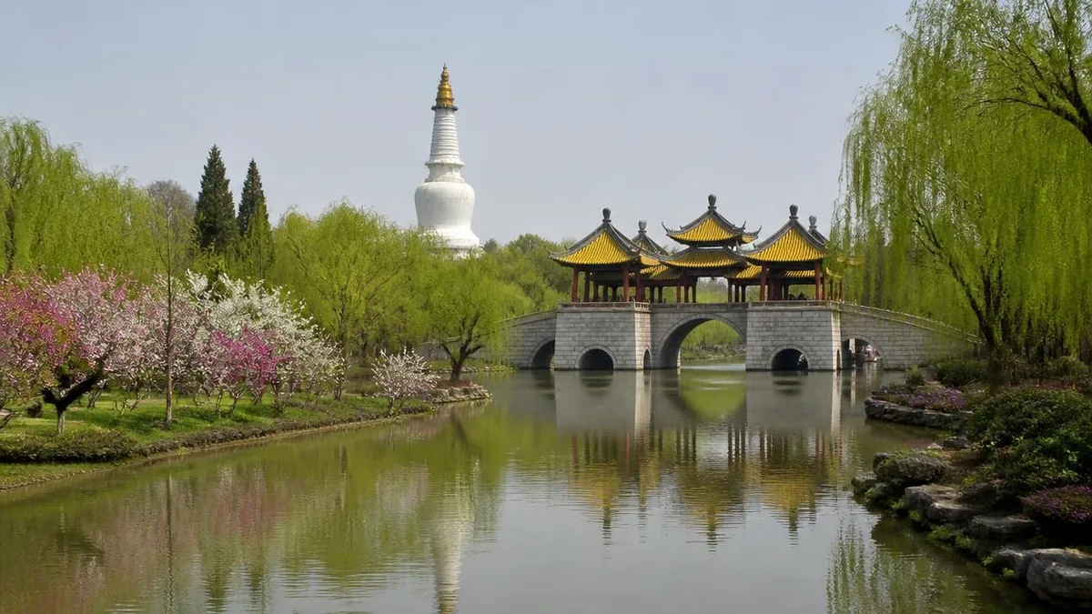 Slender West Lake and Daming Temple: Salt Money, and the Monk Who Went to Japan