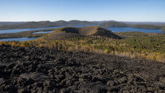 五大連池：火山・五つの湖・冷鉱泉を読む