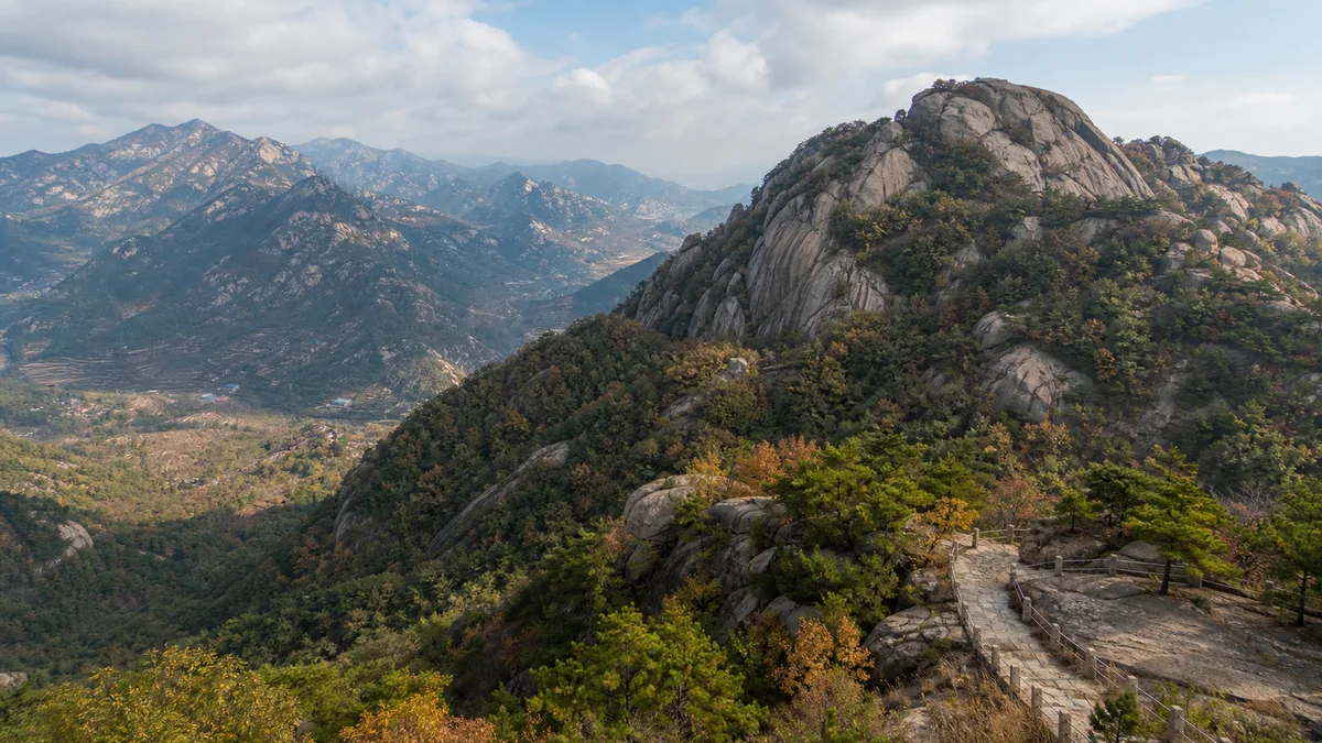 Yimeng Mountain: Choose a Range, Not One Trail